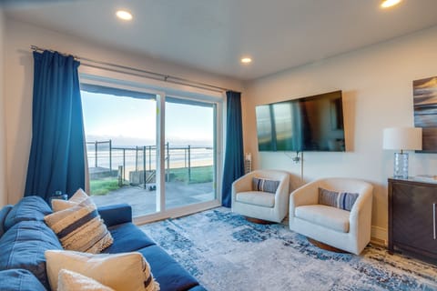 Lincoln City Vacation Rental | 1BR | 2BA | 600 Sq Ft