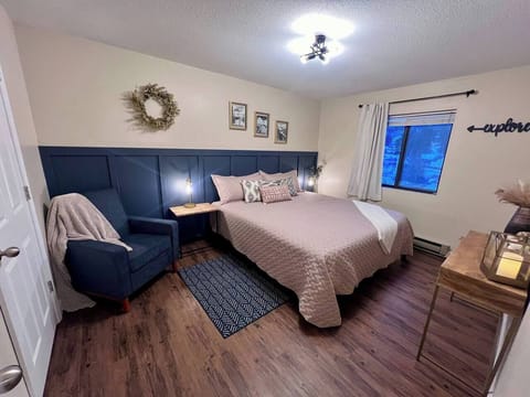 Bedroom 1 - King Bed