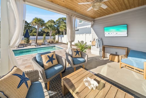 Chic Shack | 1st floor| Outdoor pool area