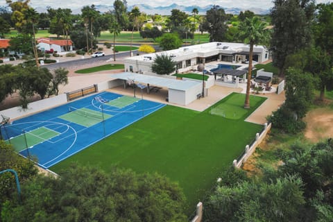 Orange Tree neighborhood; sport court, putting green, pool, hot tub, lots of seating