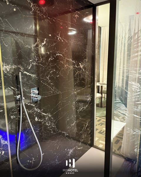 Minibar, in-room safe, desk, laptop workspace