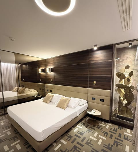 Minibar, in-room safe, desk, laptop workspace