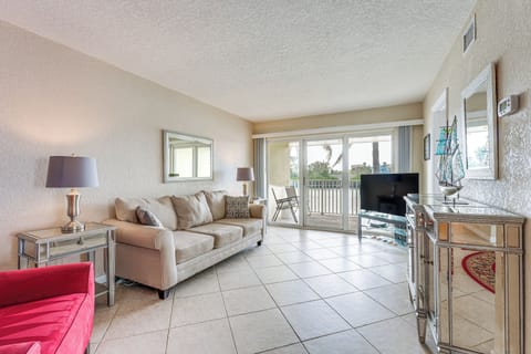 Treasure Island Vacation Rental | 2BR | 2BA | 1,051 Sq Ft | Stairs Required