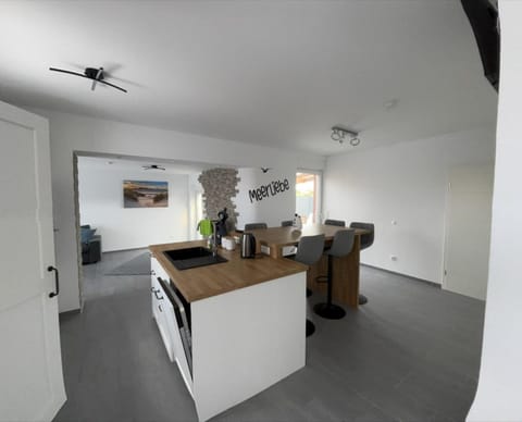 Bungalow | Dining