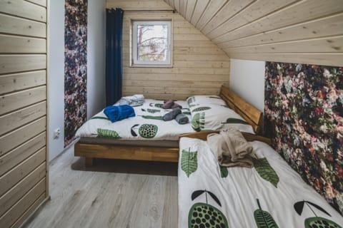 House | 4 bedrooms, iron/ironing board, individually furnished, bed sheets