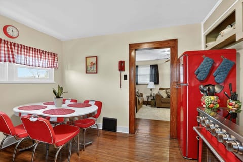 Retro kitchen, with fully working (new) appliances and a non-working wall phone!