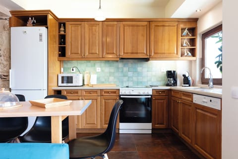 Fully equipped kitchen, perfect for home-cooked meals