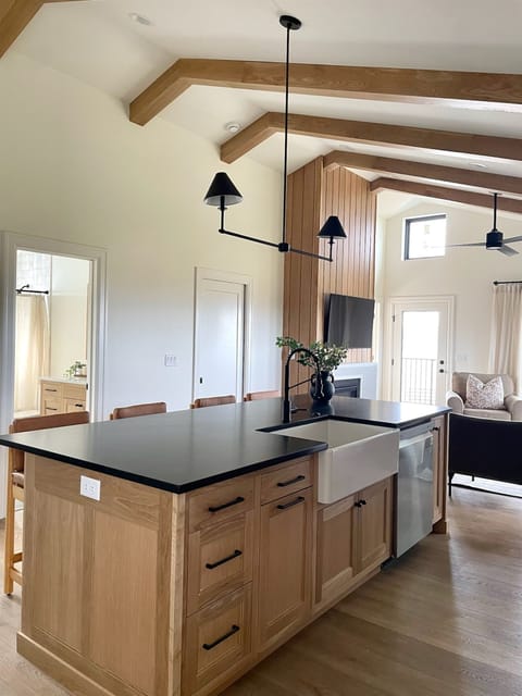 The farmhouse sink in the island adds charm
