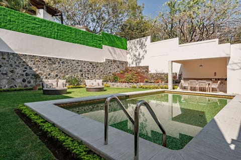 Pool and green garden ready for you