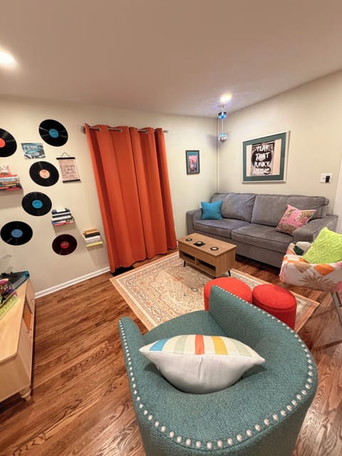 Library, Record Player, Board Games and Smart TV for your entertainment