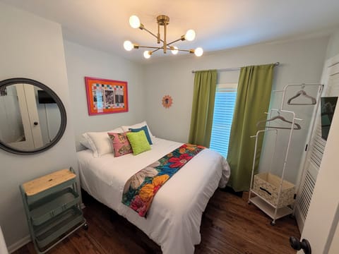 Primary Bedroom - Queen Bed with Smart TV