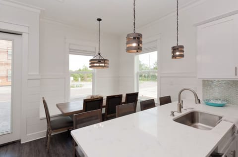 Dining room seating for 6