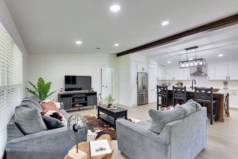 Interior | Open Floor Plan | Free WiFi | Single-Story Home