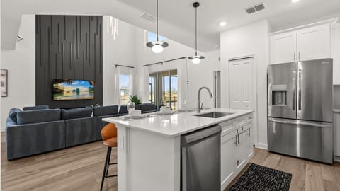 House | 5 bedrooms, desk, high-speed internet