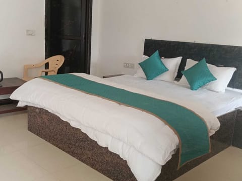 Superior Double Room, Garden View | WiFi (free)