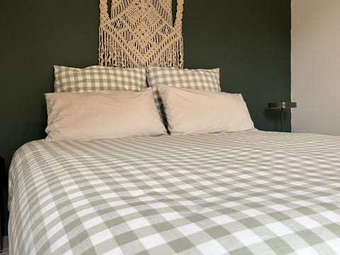 Suite, Ensuite, Garden View | Iron/ironing board, free WiFi