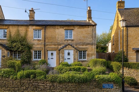 Royal Oak Cottage - StayCotswold