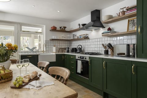 Royal Oak Cottage Kitchen/Diner - StayCotswold