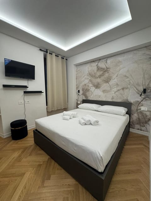 Deluxe Double Room, 1 Queen Bed | In-room safe, free WiFi