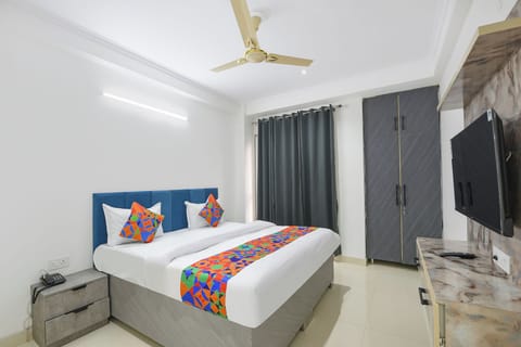 Egyptian cotton sheets, premium bedding, in-room safe, WiFi (free)