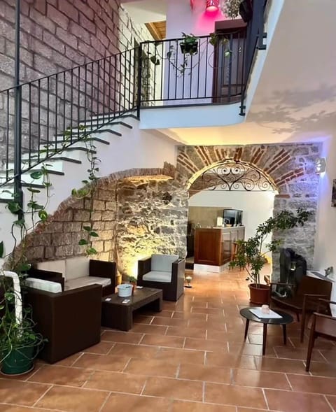 Image picker 7413E9DD 5A3B 490E 8A92 B57037E90685 13508 00000303AF9CF005