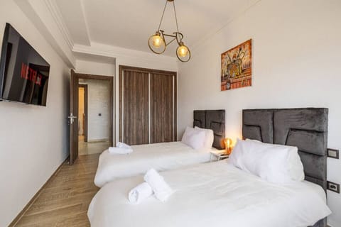 Deuxième chambre avec 2 lits séparés, idéale pour enfants ou amis.