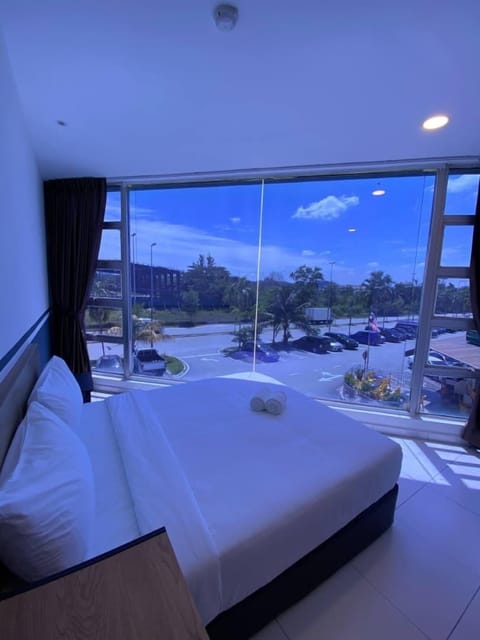 Desk, WiFi (free), bed sheets