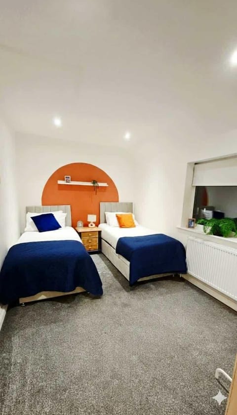 2x single zip link beds 

Or

1x Superking Bed

