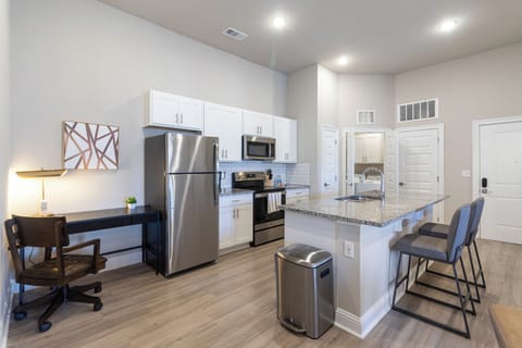 Apartment (2 Bedrooms) | Private kitchen | Fridge, microwave, oven, stovetop