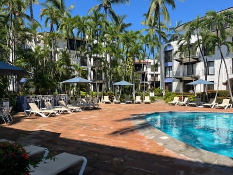 Outdoor swimming pool 
