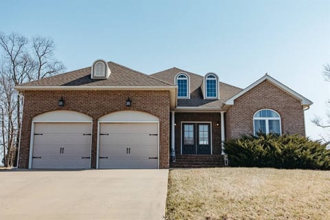 Front of Fairway Manor