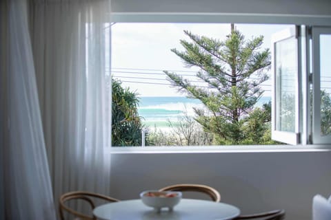 Ocean view living at El Parche — beachside accommodation overlooking Bilinga Beach