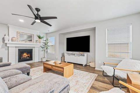 Living area with a flat screen TV