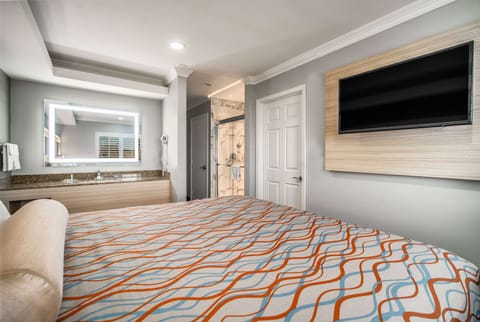 Suite, 1 King Bed with Sofa bed, Non Smoking | Egyptian cotton sheets, premium bedding, down comforters