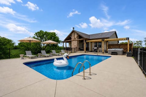 Spend your days poolside and your evenings together in this luxury home escape.