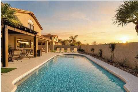Grand Getaway Private Pool oasis, putting green