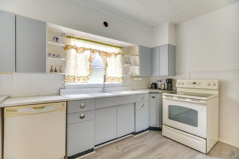 Kitchen | Keurig Coffee Maker | Dishwasher