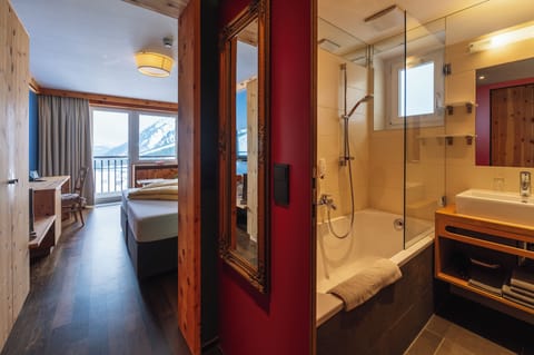 Standard Double Room, 1 Queen Bed, Balcony | Bathroom | Free toiletries, hair dryer, bathrobes, towels