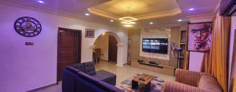 Apartment, 3 Bedrooms, Accessible, Smoking | Living room