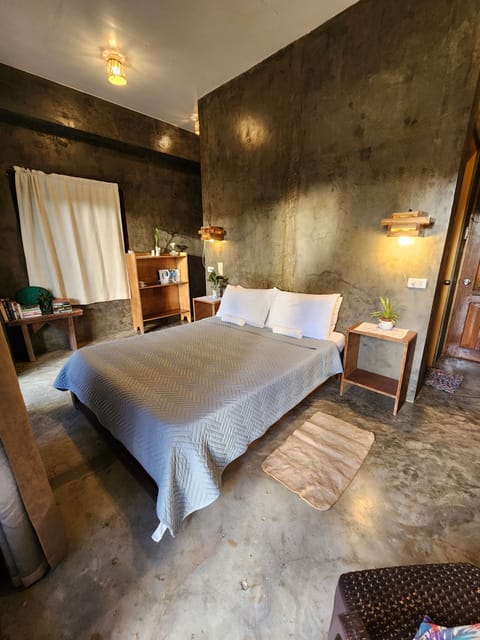 Deluxe Double Room, 1 Queen Bed, Air conditioning, Partial Sea View | Free WiFi