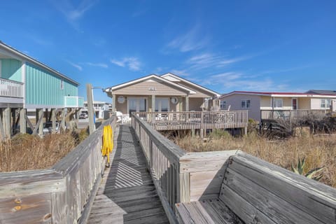 Walkway / Exterior - Oceanfront