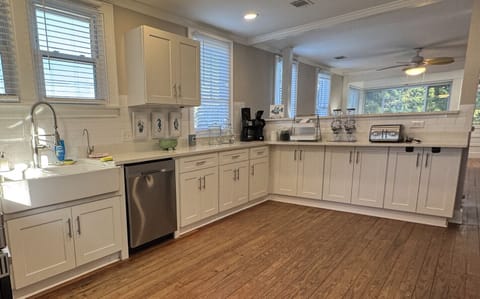 Sea You Soon - large fully equipped kitchen, lots of counter space, cold breakfast bar, and hot and cold beverage bar.