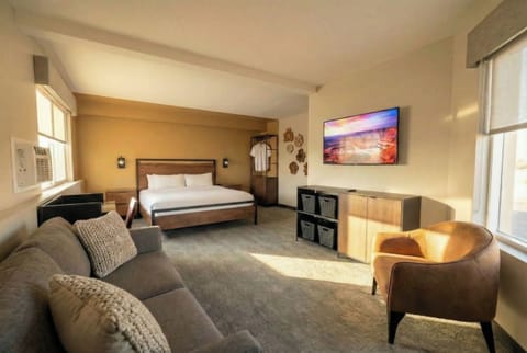 Deluxe Room, 1 King Bed | Free WiFi, bed sheets