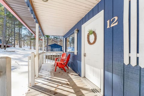 Enjoy a coffee or sip of wine overlooking the trees! Dedicated Picnic table & Grill