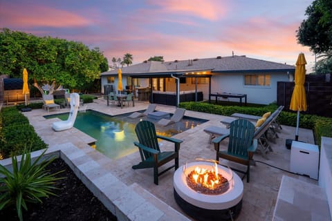 Private backyard retreat:
☀ Spacious covered Patio Lounge + flat-screen TV + motor-controlled sunshades 
☀ Pool with Baja deck
☀ Salt water hot tub
☀ Outdoor Finnish barrel sauna
☀ Fire pit + Outdoor pool table