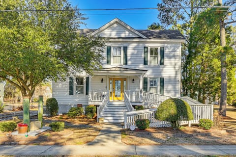 Belhaven Vacation Rental | 5BR | 5BA | 2,750 Sq Ft | Stairs to Access