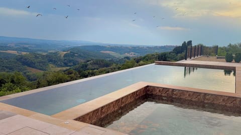 Building Exterior, Hot Tub, Pool, Scenic View