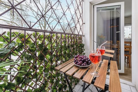 Comfort Apartment, Courtyard View | Balcony