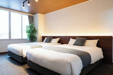 Twin Room | Desk, free WiFi, bed sheets