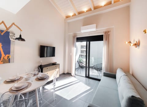 Classic Duplex, City View | Living area
